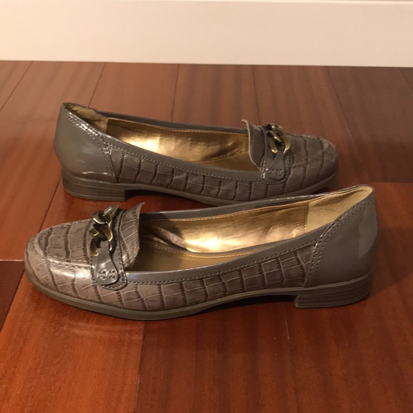 CIRCA Joan & David Loafer Croc Flats - Picture 8 of 16